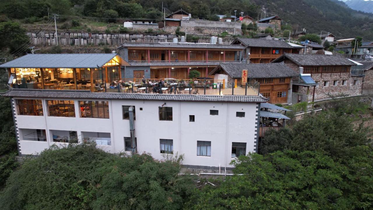 香格里拉虎跳峡茶马客栈公寓 外观 照片